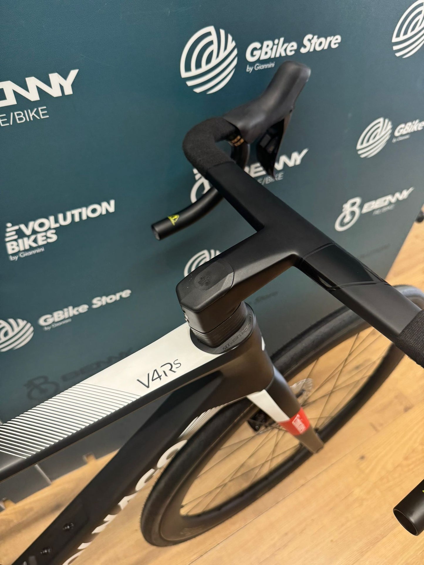 Colnago V4rs UAE Emirates Size 485 - Demo Test