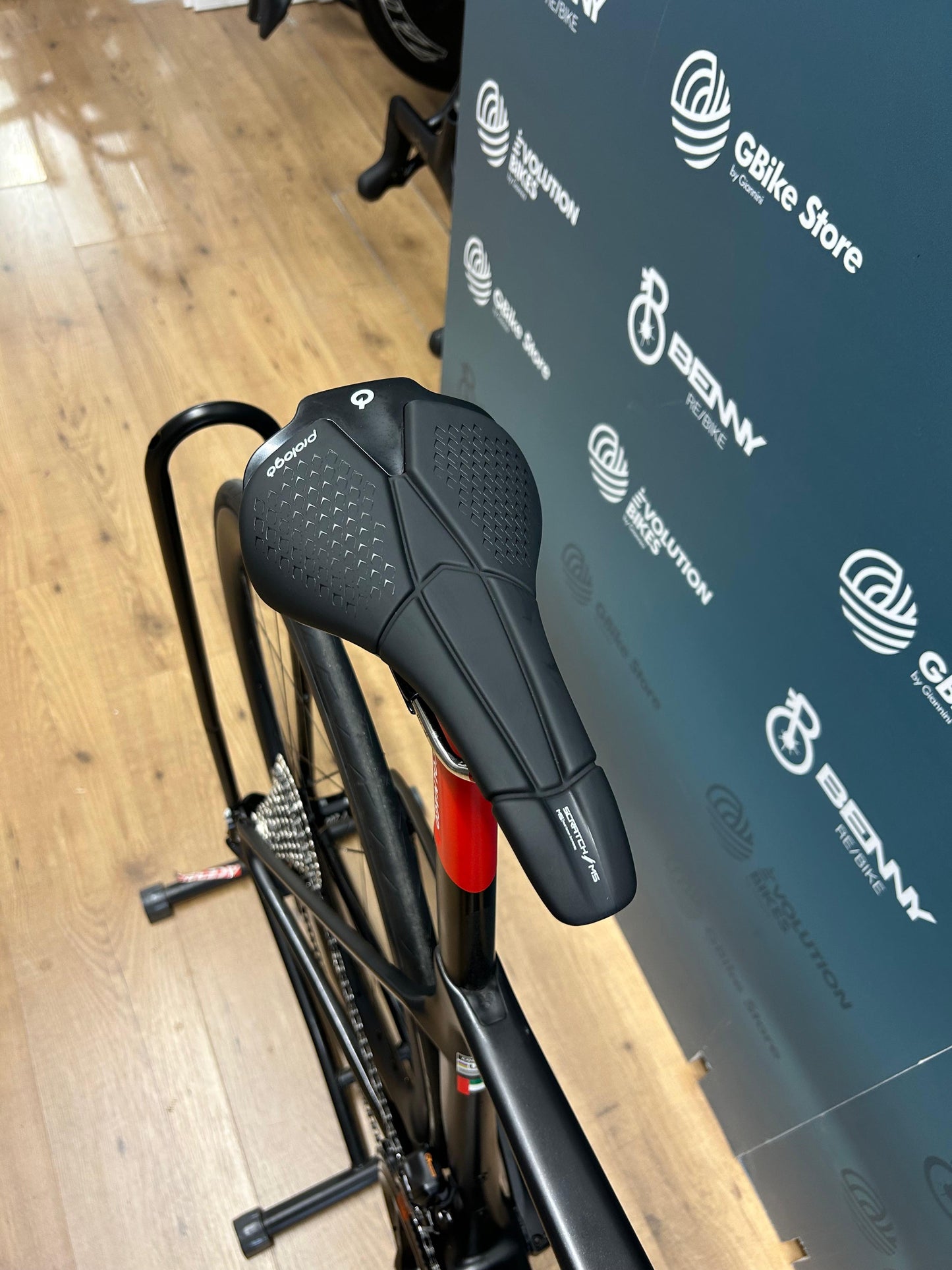 Colnago V4RS EAU Emirates Tamaño 455 - Usado