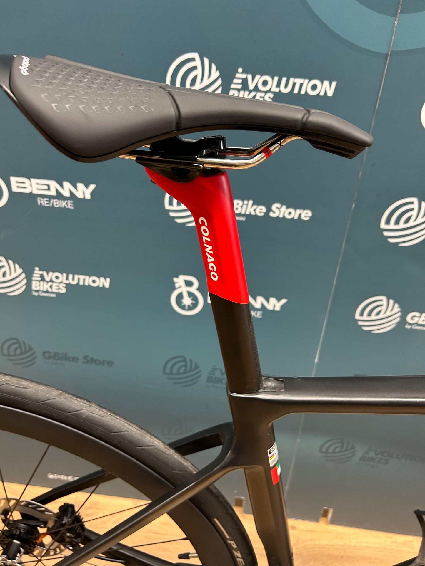 Colnago V4RS EAU Emirates Tamaño 455 - Usado