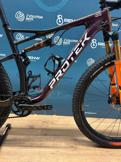 Protek Futura Limited Edition Size L - Used