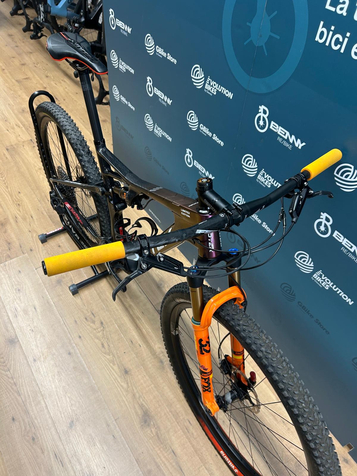 Protek Futura Limited Edition Size L - Used