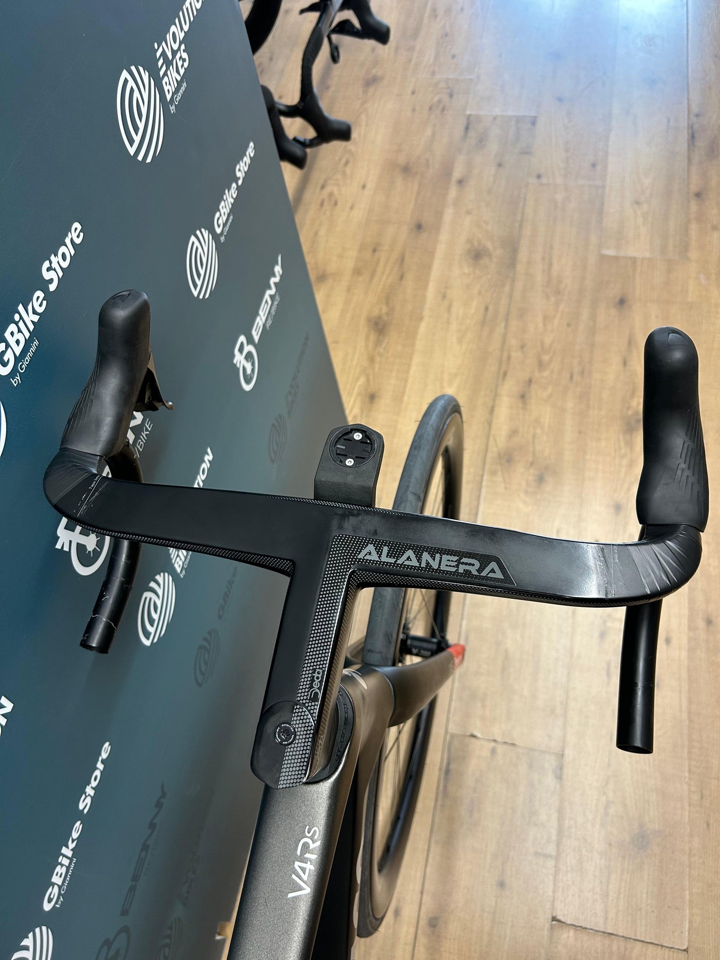 Colnago V4rs UAE Emirates Size 510 - Demo Test