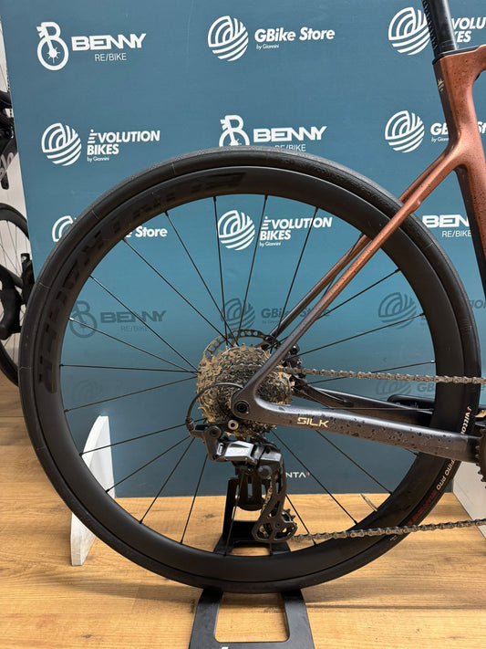 Megamo Silk 08 Rozmiar XL - Używany