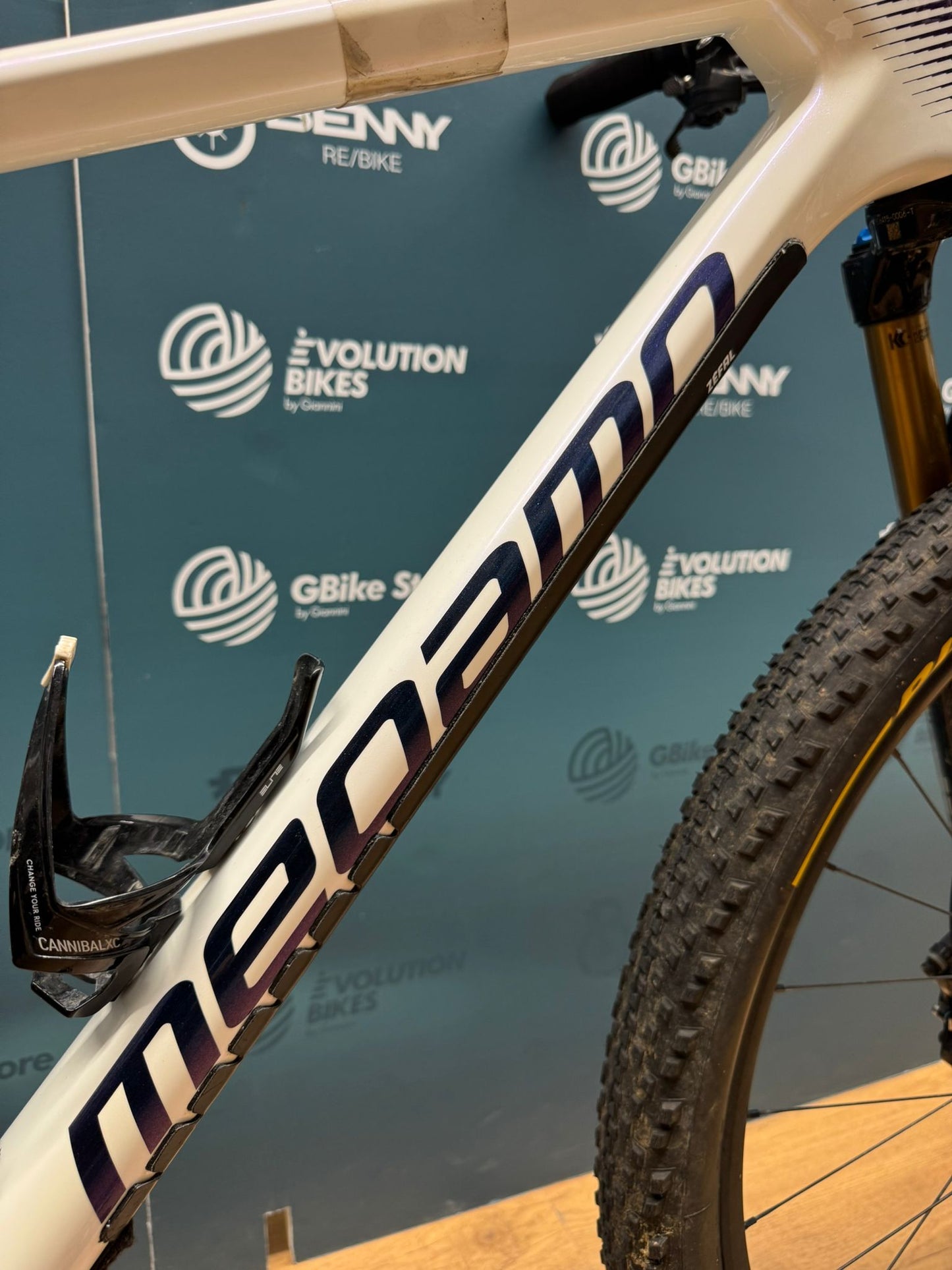 Tamaño Megamo Factory AXS L - Usado