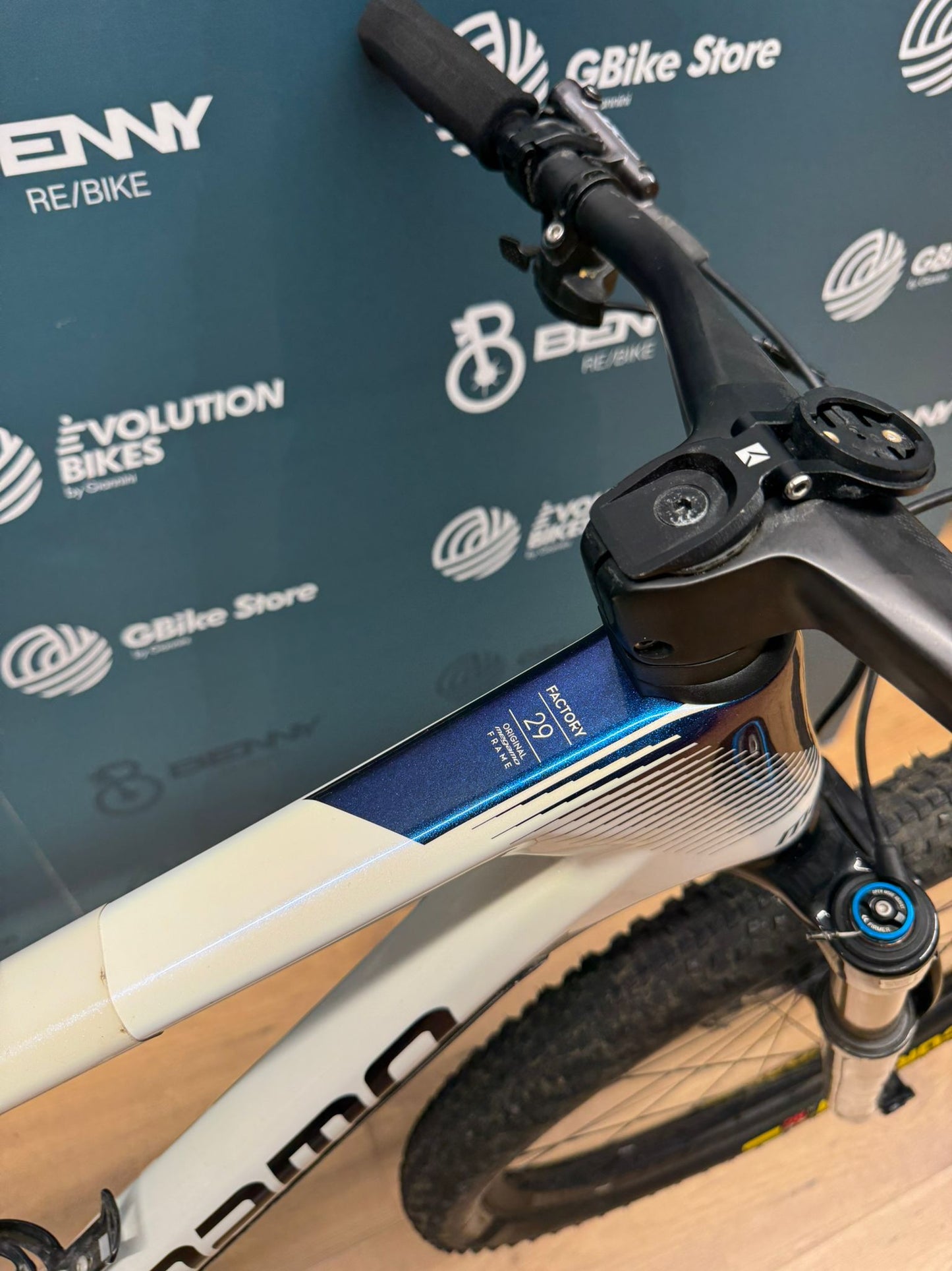 Tamaño Megamo Factory AXS L - Usado