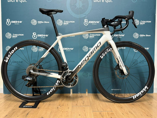 Cięcia Megamo Raise M - Używany