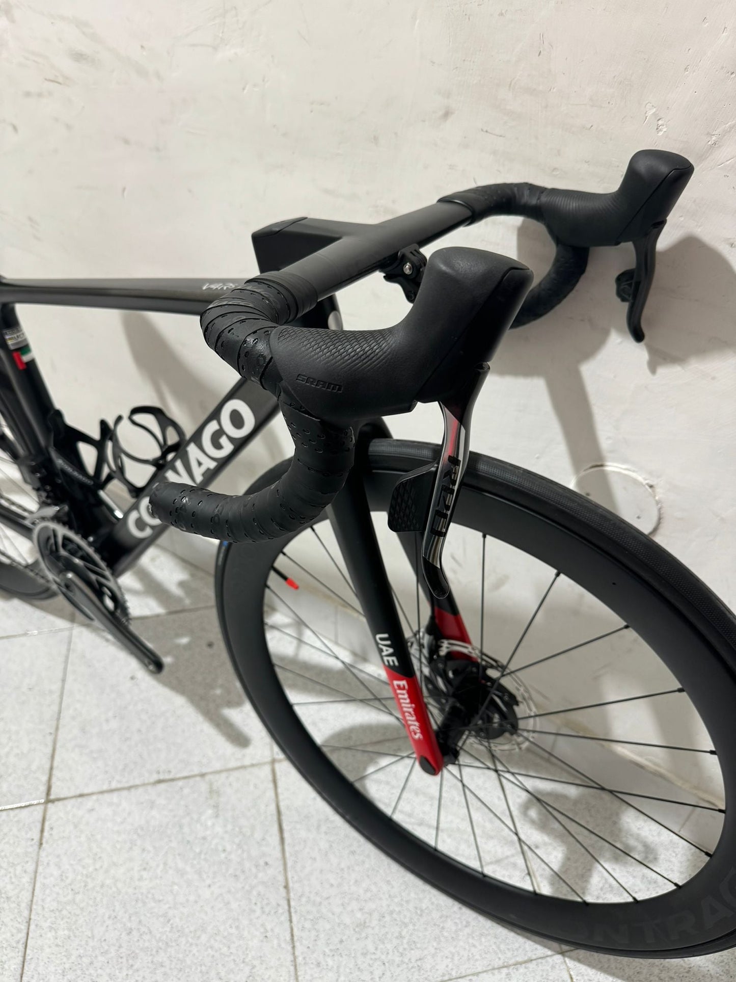 Colnago V4RS UAE Emirates -koko 42S - Käytetty